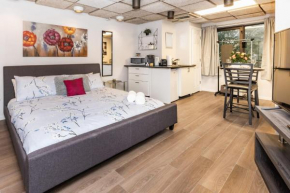 Studio King Bed Apartment - Close to Chinatown